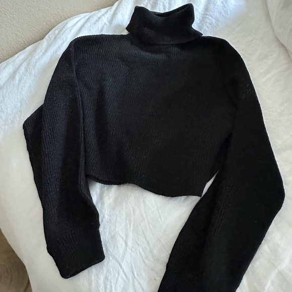 H&M Black Cropped Turtleneck Sweater - Picture 3 of 4